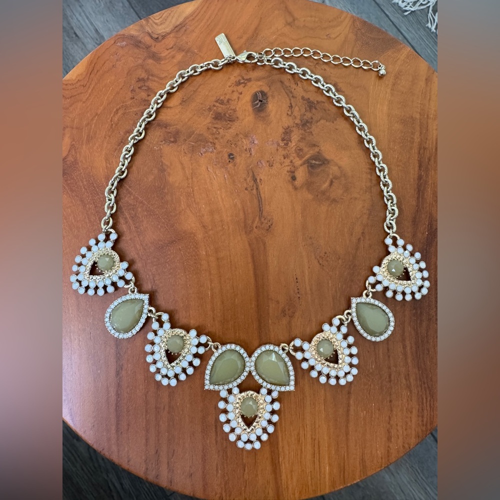 Elegant Gold, Green & White Statement Necklace - Picture 4 of 12